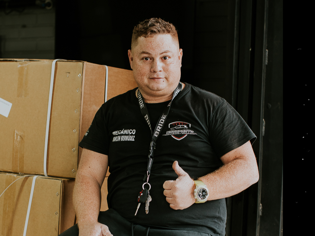 Personal de NavaParts trabajando