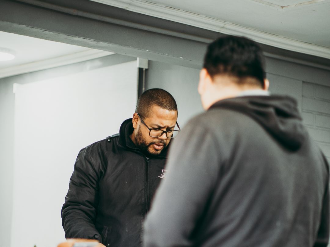 Personal de NavaParts trabajando